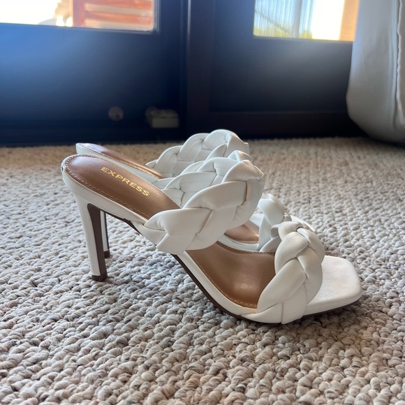 Express heels never worn - Picture 3 of 6